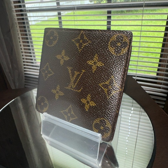 Louis Vuitton Men’s Bifold Monogram Wallet - Picture 14 of 16